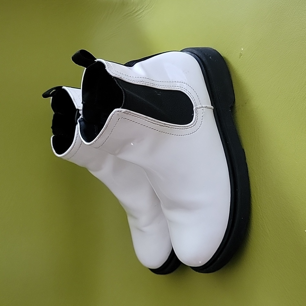 Steve Madden white and black girls shoes